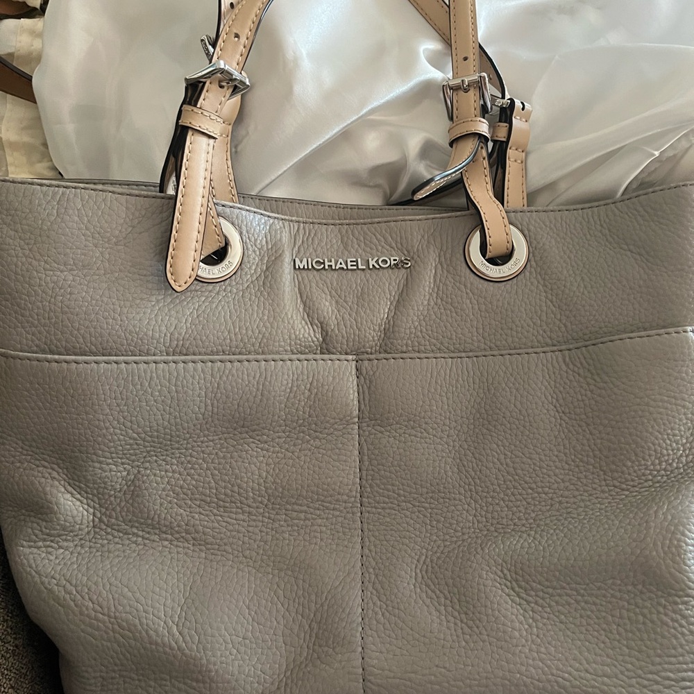 Michael Kors Pebble Leather Tote light Gray